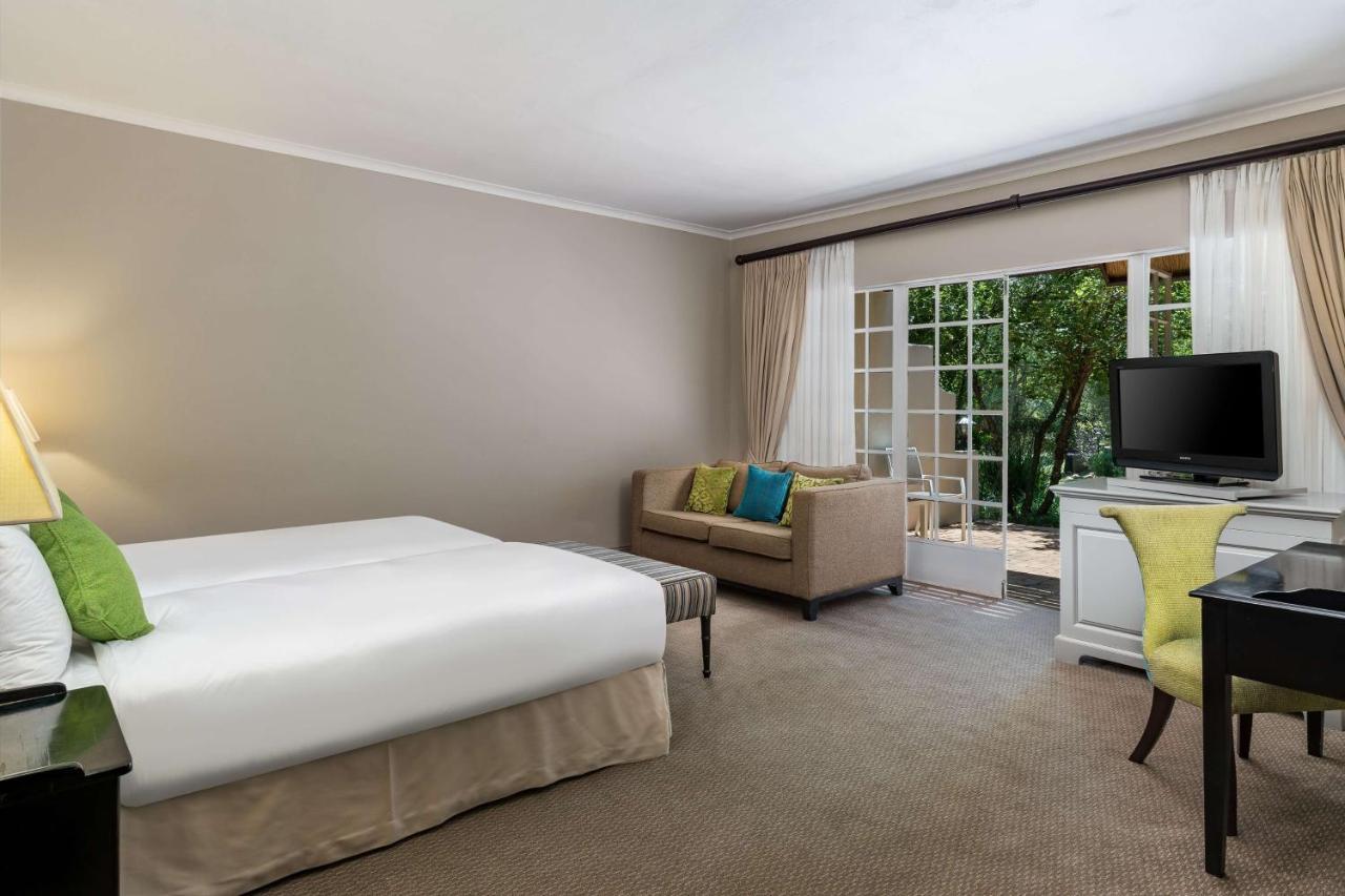 Mount Grace Hotel & Spa Magaliesburg Extérieur photo A room at the Cape Heritage