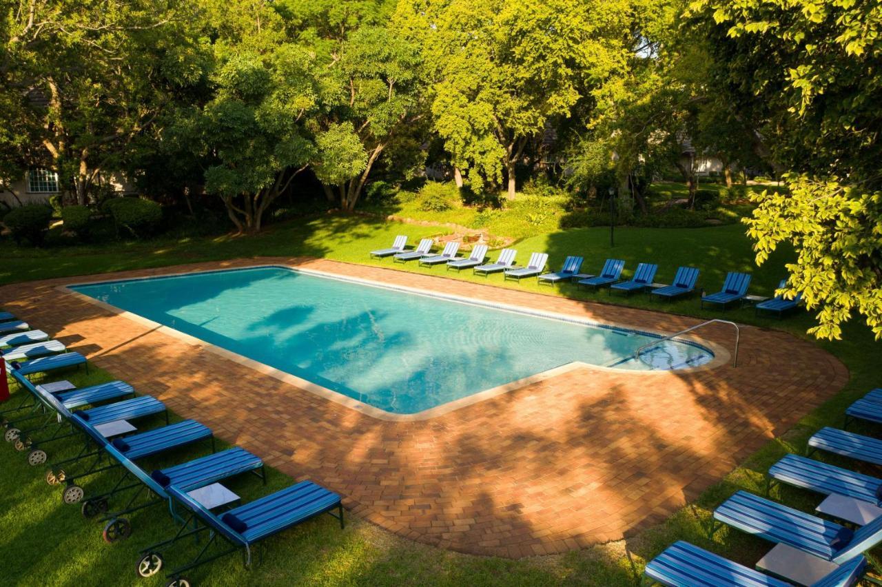 Mount Grace Hotel & Spa Magaliesburg Extérieur photo The swimming pool at the hotel