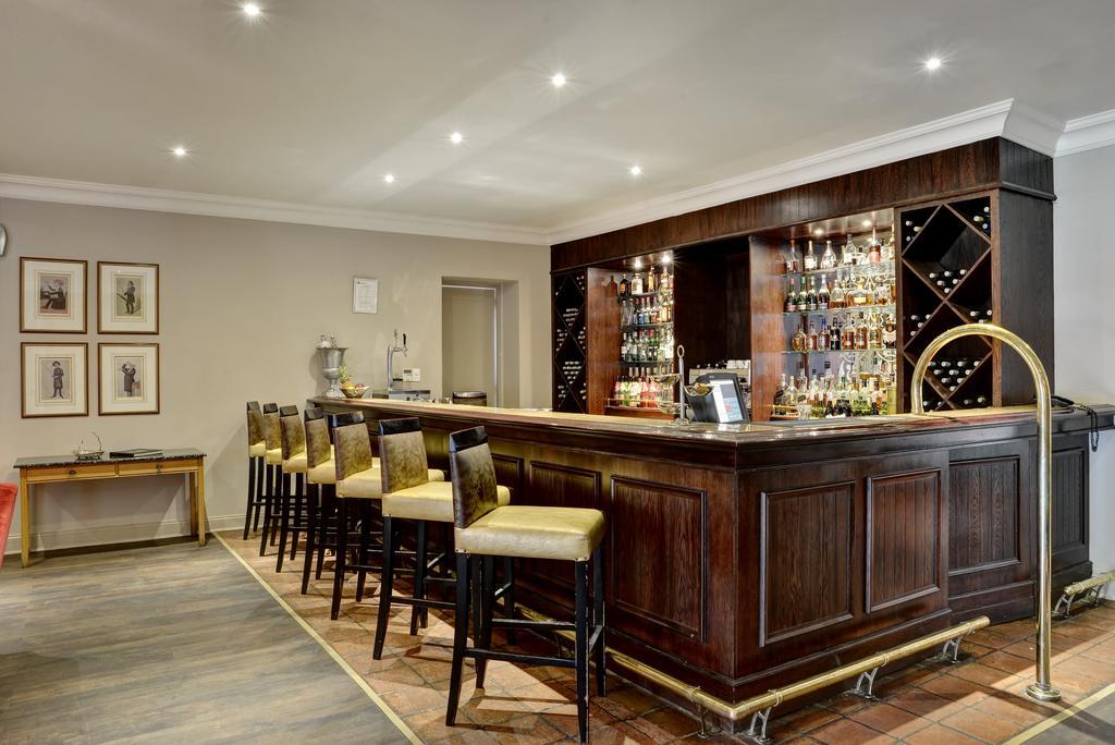 Mount Grace Hotel & Spa Magaliesburg Extérieur photo The bar at the hotel