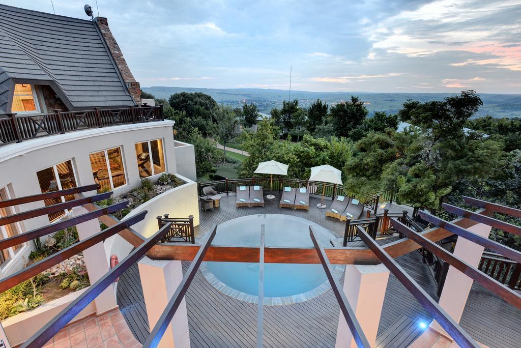 Mount Grace Hotel & Spa Magaliesburg Extérieur photo The View from the Sky Bar