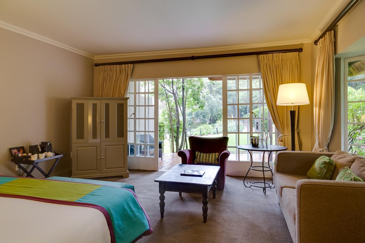Mount Grace Hotel & Spa Magaliesburg Extérieur photo A room at the hotel