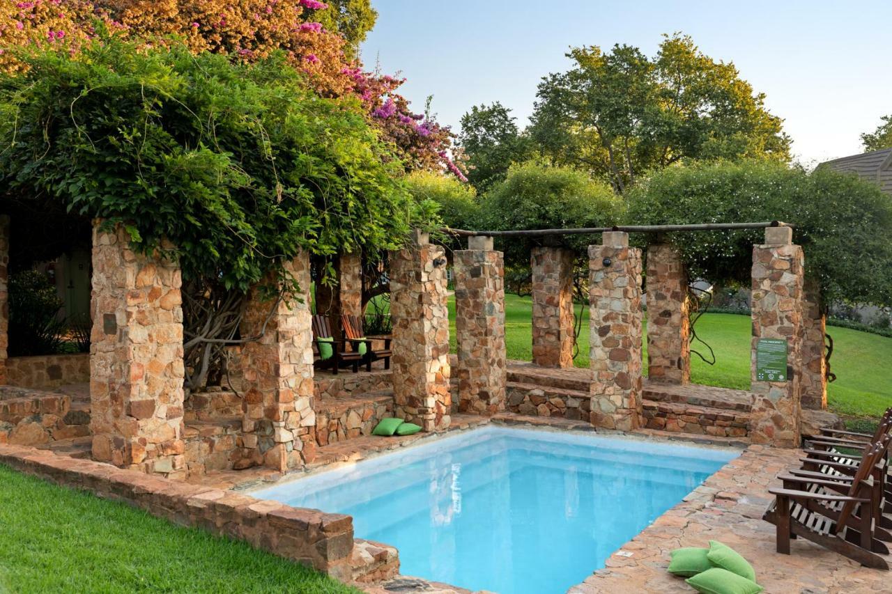 Mount Grace Hotel & Spa Magaliesburg Extérieur photo The swimming pool at the house