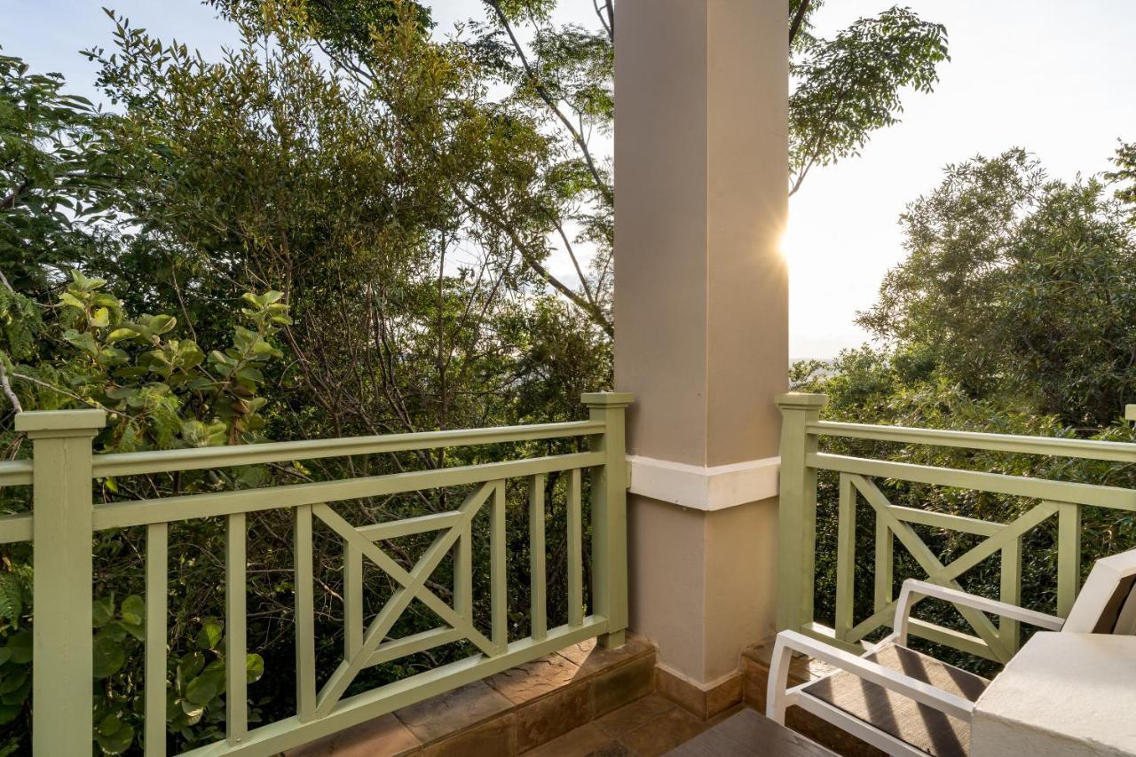 Mount Grace Hotel & Spa Magaliesburg Extérieur photo A balcony at the Four Seasons Resort